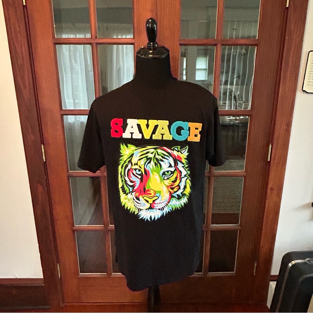 Victorious Men's Colorful Chenille Patched Savage Tiger T-Shirt